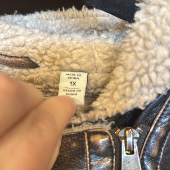 Levi's Women's Asymmetrical Sherpa Lined Faux Leather Jacket with Hood - EUC - Picture 4 of 5